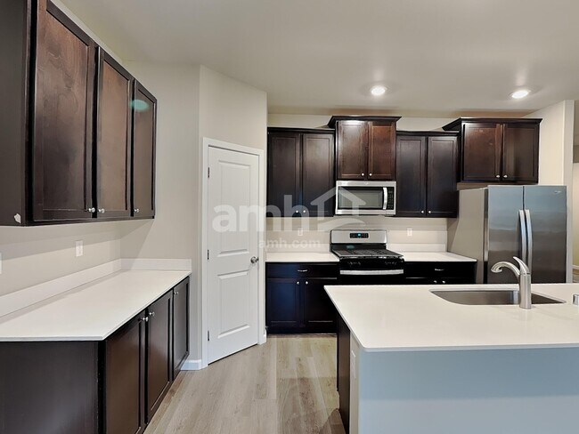 Building Photo - 5748 86th Dr NE