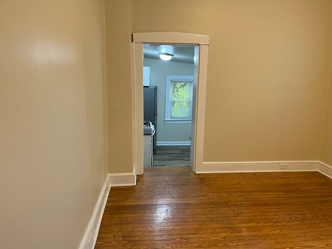 Living room - 441 W Lemon St