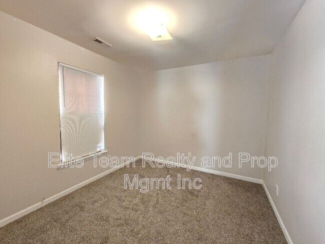 Building Photo - 5320 Peach Pl Ln