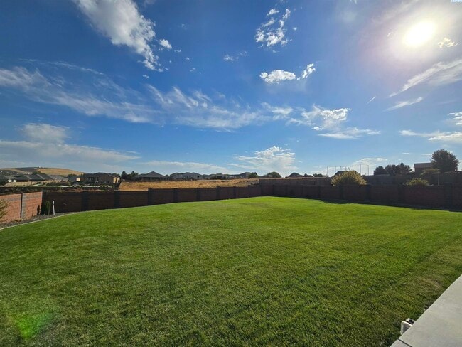 Building Photo - 3/4 Acre lot with Pool/Hot and Lawn Care I...