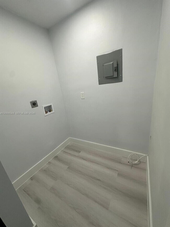 Building Photo - 1555 NW 34th St