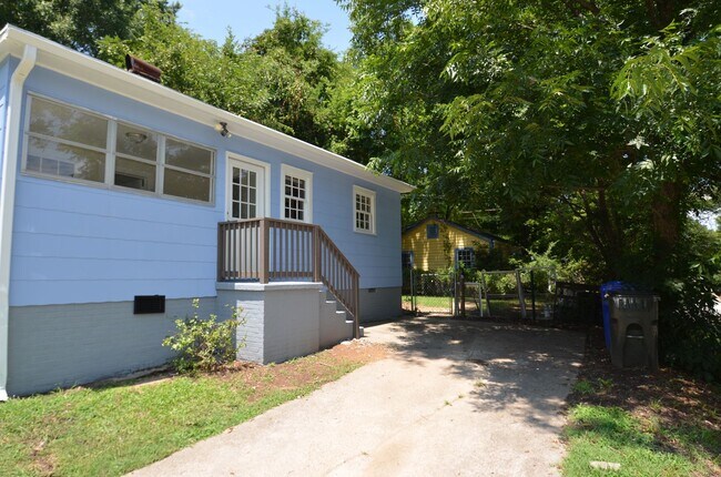 Building Photo - Charming 2-Bedroom, 2-Bath Single-Family Home with Sunroom & Wooded Views