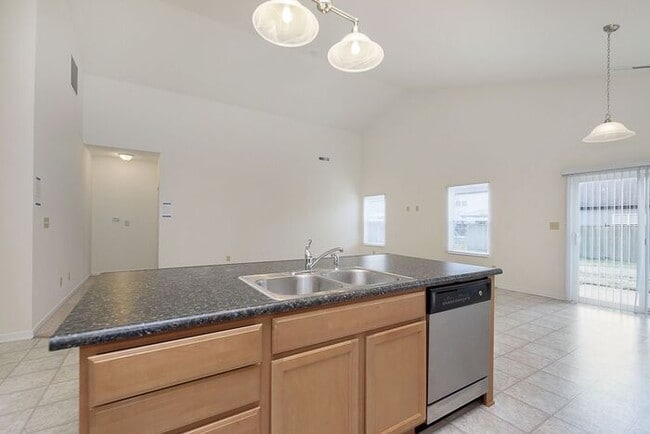 Building Photo - 3 Bedroom 2 Full Bath Ranch in Westfield in Popular Maple Knoll!