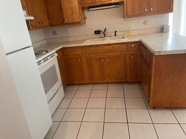 Primary Photo - 5737 S Kenton Ave