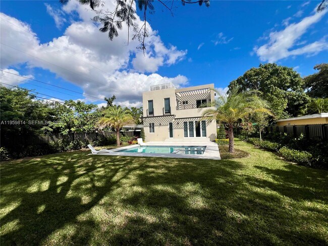 Building Photo - 7850 SW 67th Ave