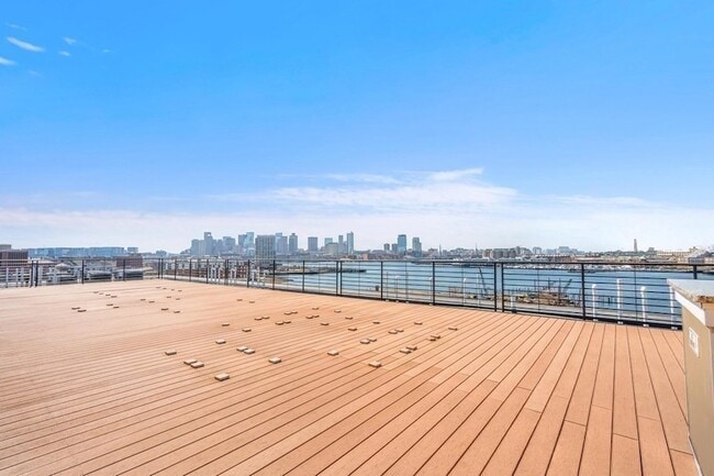 Building Photo - 250 Meridian St