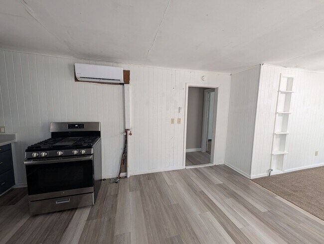 Building Photo - 1 Bedroom Home Pryor