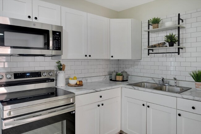 Building Photo - 2649-2651-2651 Keokuk St