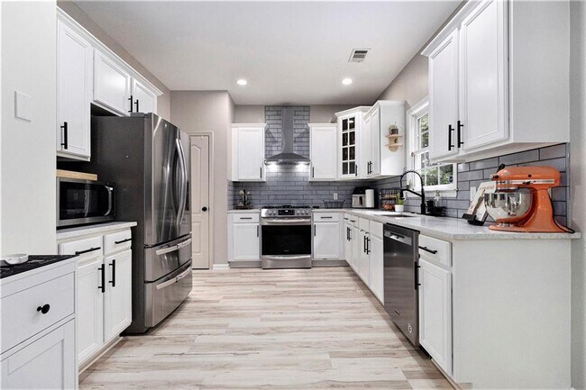 Building Photo - 1611 Hillside Bend Crossing