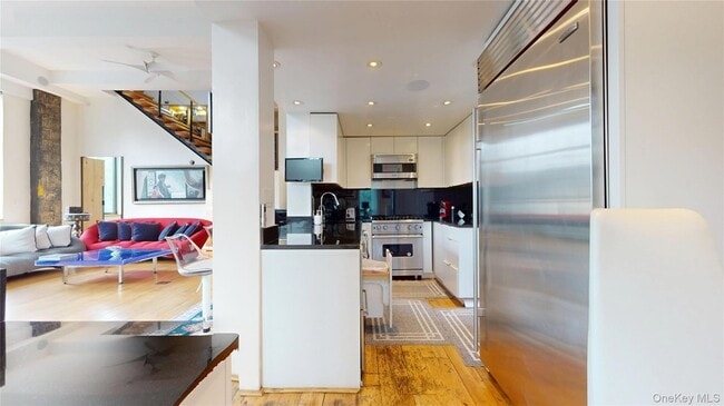 Building Photo - 1255 5th Ave