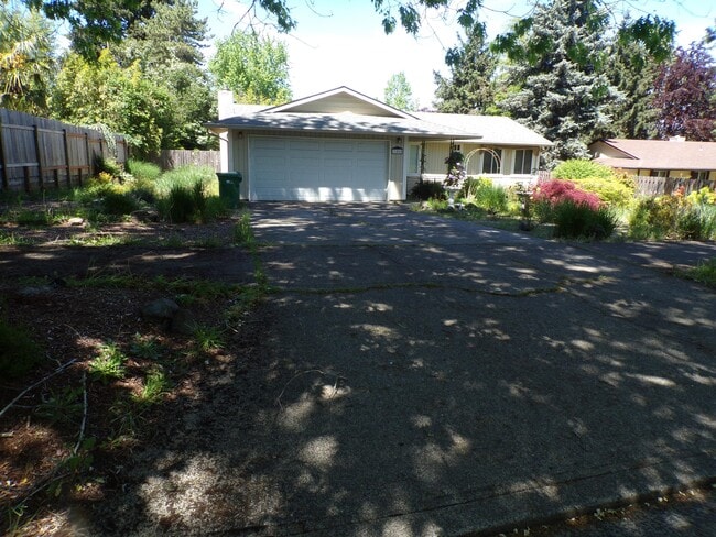 Building Photo - 11865 SW Ebberts Ct