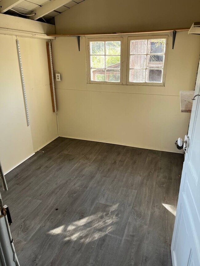 Building Photo - 2124 Old Milburnie Rd