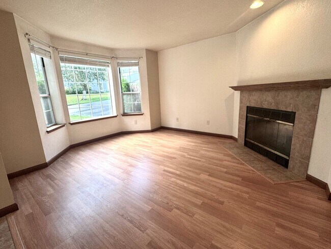 Building Photo - Prime Gig Harbor Location – Modern 2-Bedroom, 2-Bath Townhouse for Rent