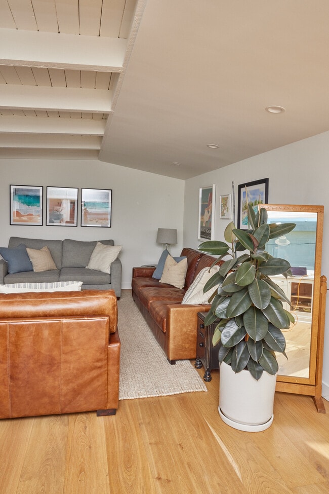 Building Photo - 14 Westwind St