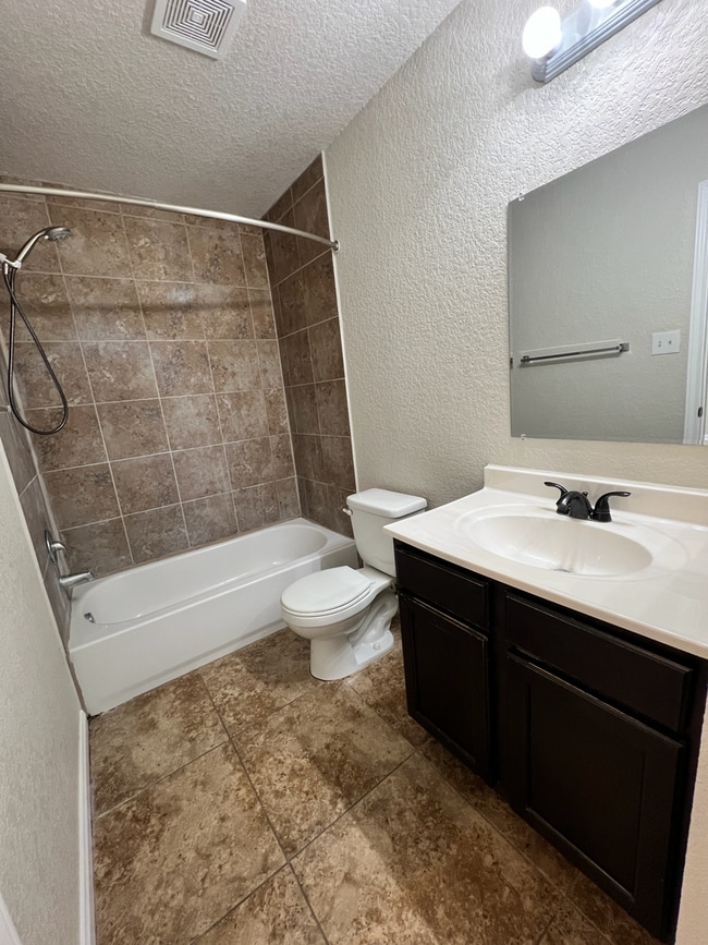 Building Photo - Wurzbach Meadows Town Home