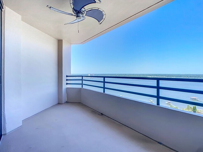 Building Photo - Stunning Penthouse Rental with Intracoasta...