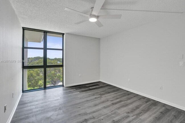 Building Photo - 1101 River Reach Dr