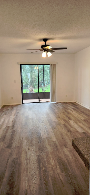 Building Photo - 420 Breakwater Dr