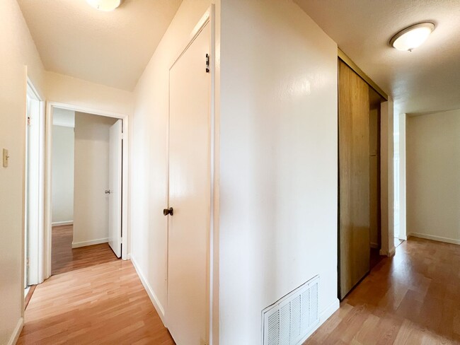 Building Photo - 4 Bedroom, 2 Bath Single Story Corner Lot Home in Rancho Cordova