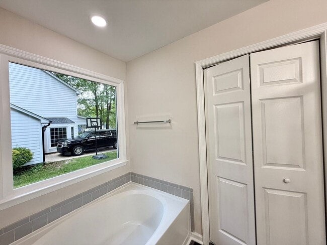 Building Photo - **OFFERING REFUNDABLE APPLICATION FEES** Newly Remodeled 3BD, 2.5BA Knightdale Home with a Fenced...