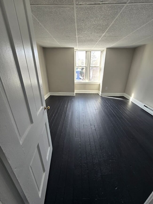 Building Photo - Renovated 4 Bedroom Home – Hardwood Floors Throughout – Available Now