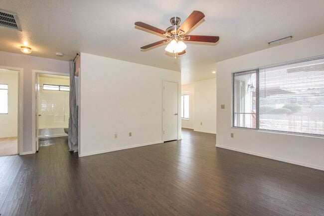 Building Photo - Corner Unit 2 Bedroom Condo