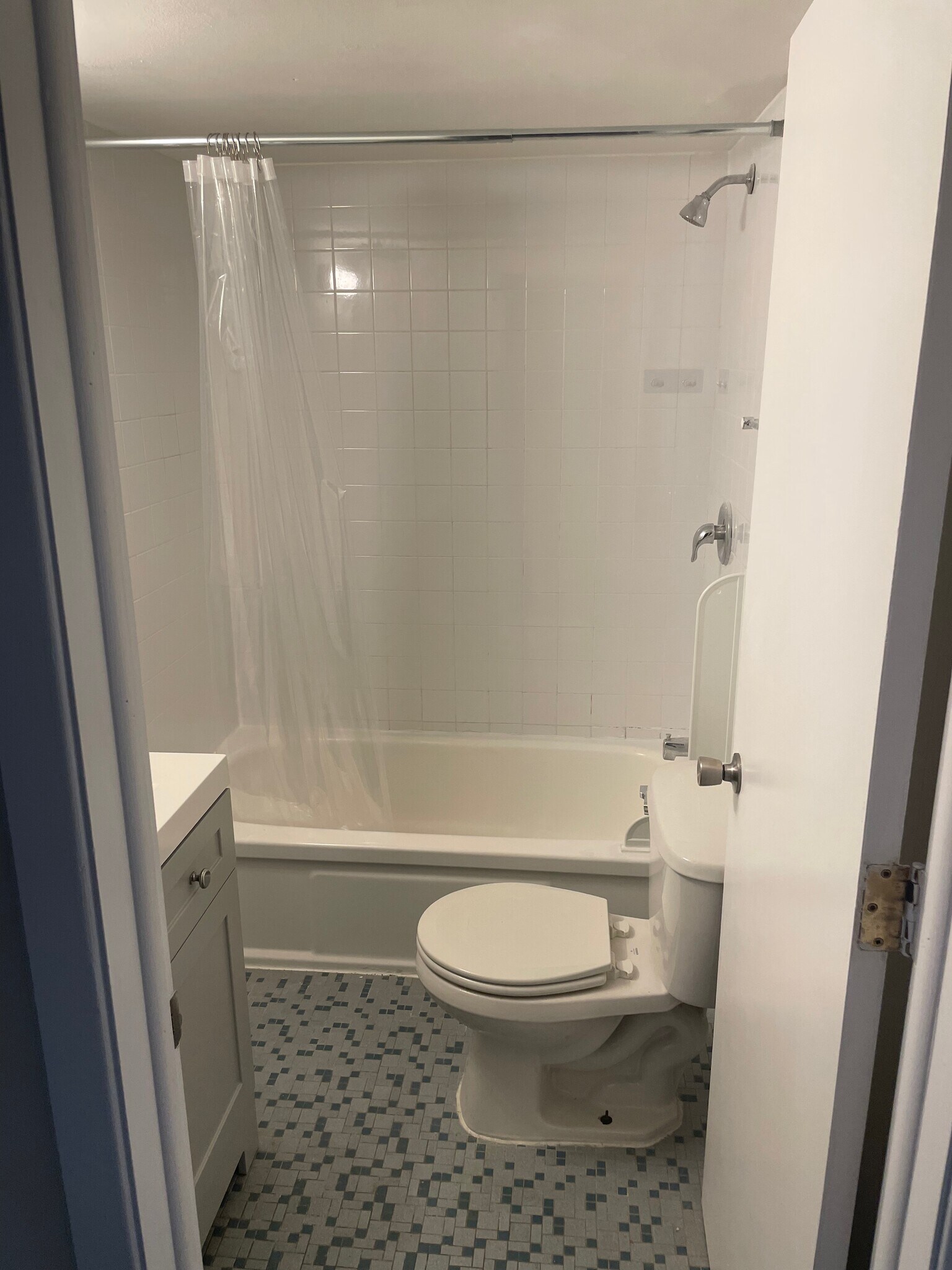 Full Bath - 328 Hermit St