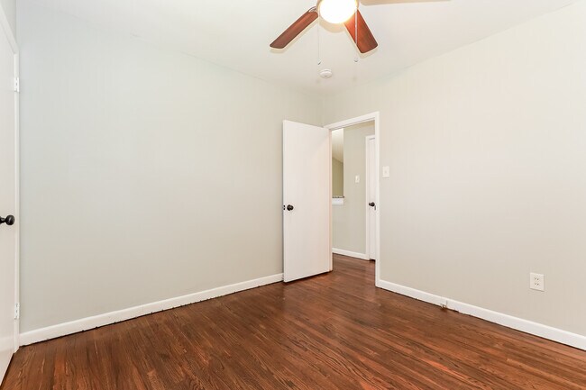 Building Photo - 1107 Hickory St