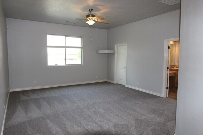Building Photo - Spacious 3-Bed, 2-Bath Home with Open Floor Plan and Premium Amenities