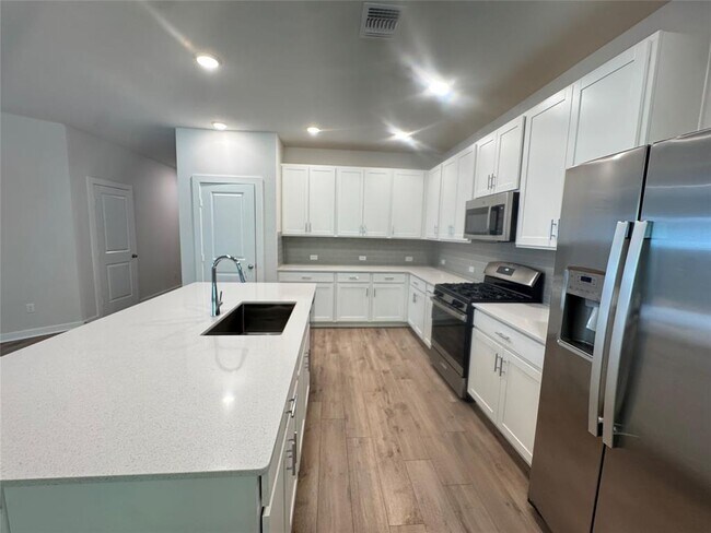 Building Photo - 108 Sorghum Dr