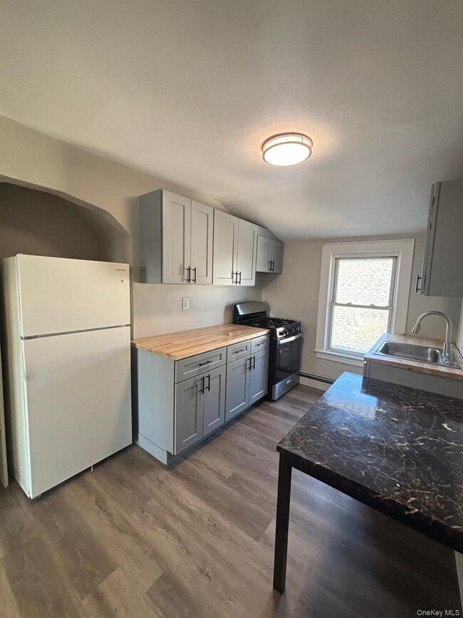 Building Photo - 127 E Chester St