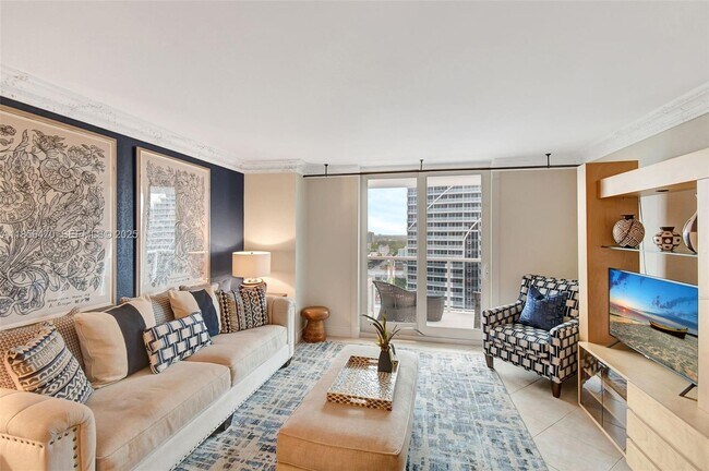 Building Photo - 336 N Birch Rd