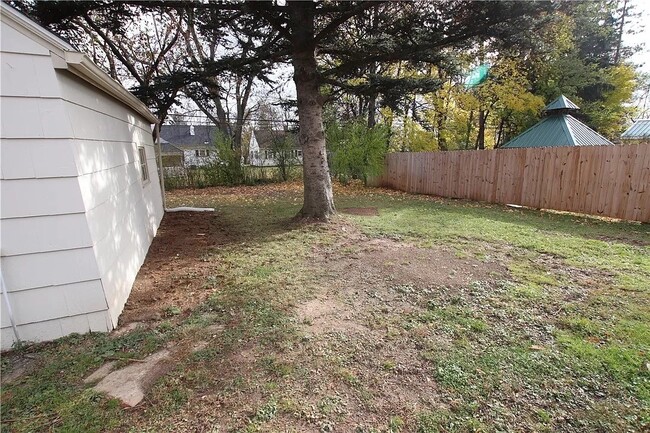 Building Photo - 146 Meadowbrook Rd