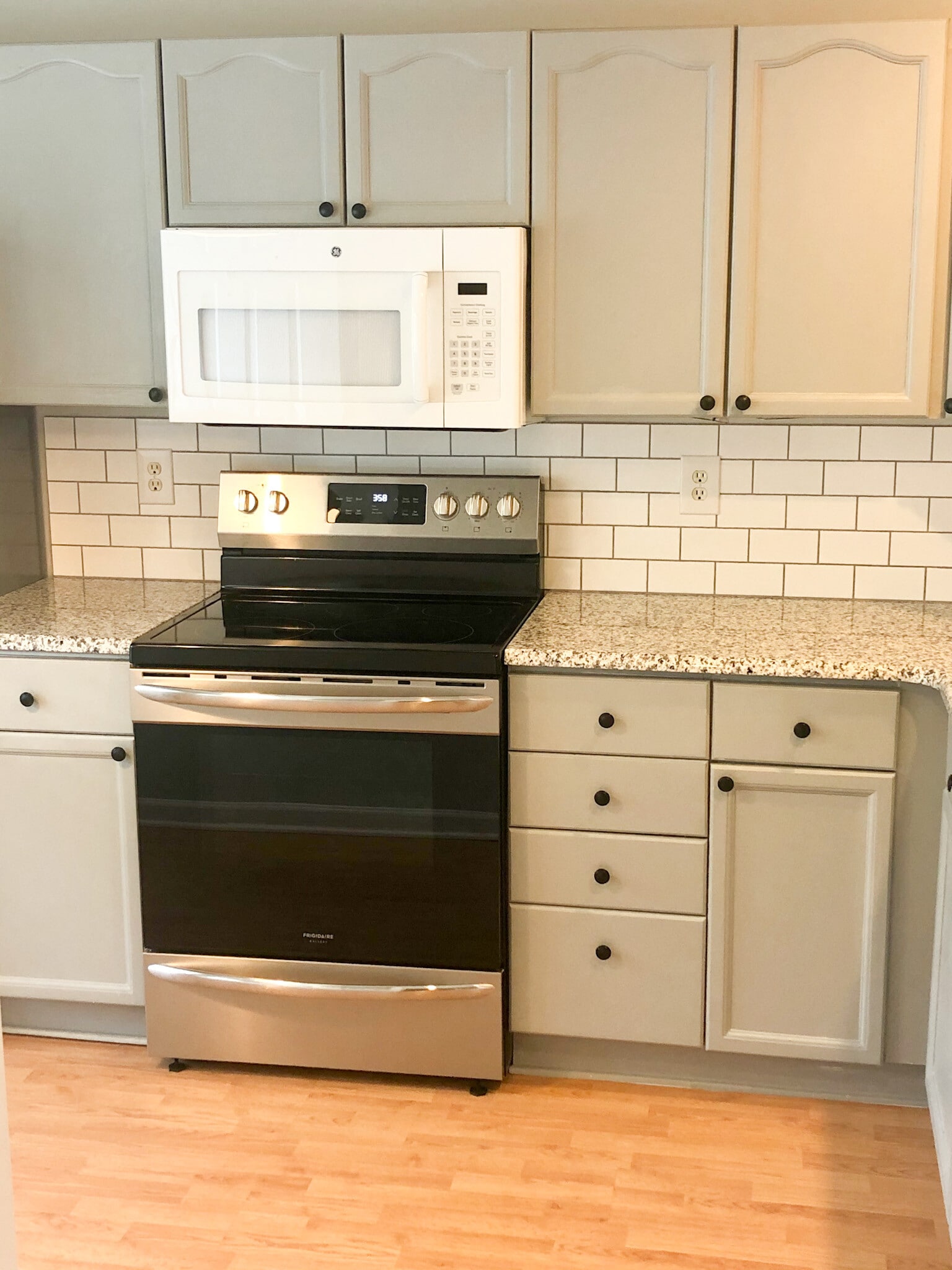 New granite counters, tile backsplash, appliances - 2210 Cigar Ct