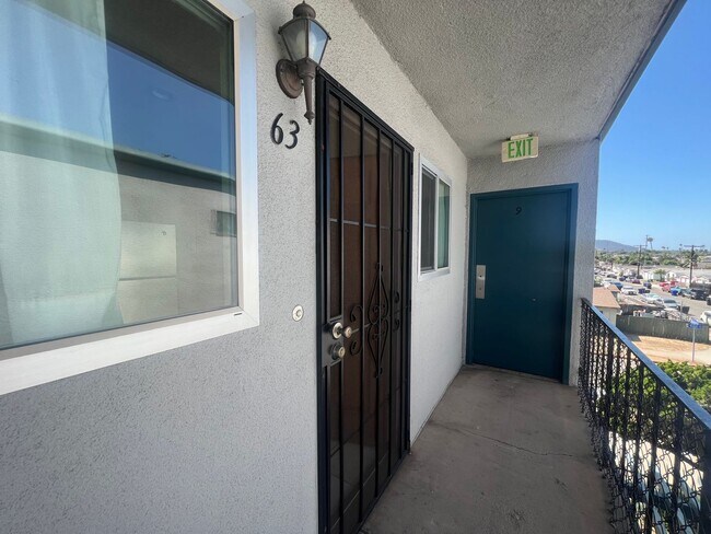 Building Photo - Charming upstairs 2/2 Condo in Clairemont