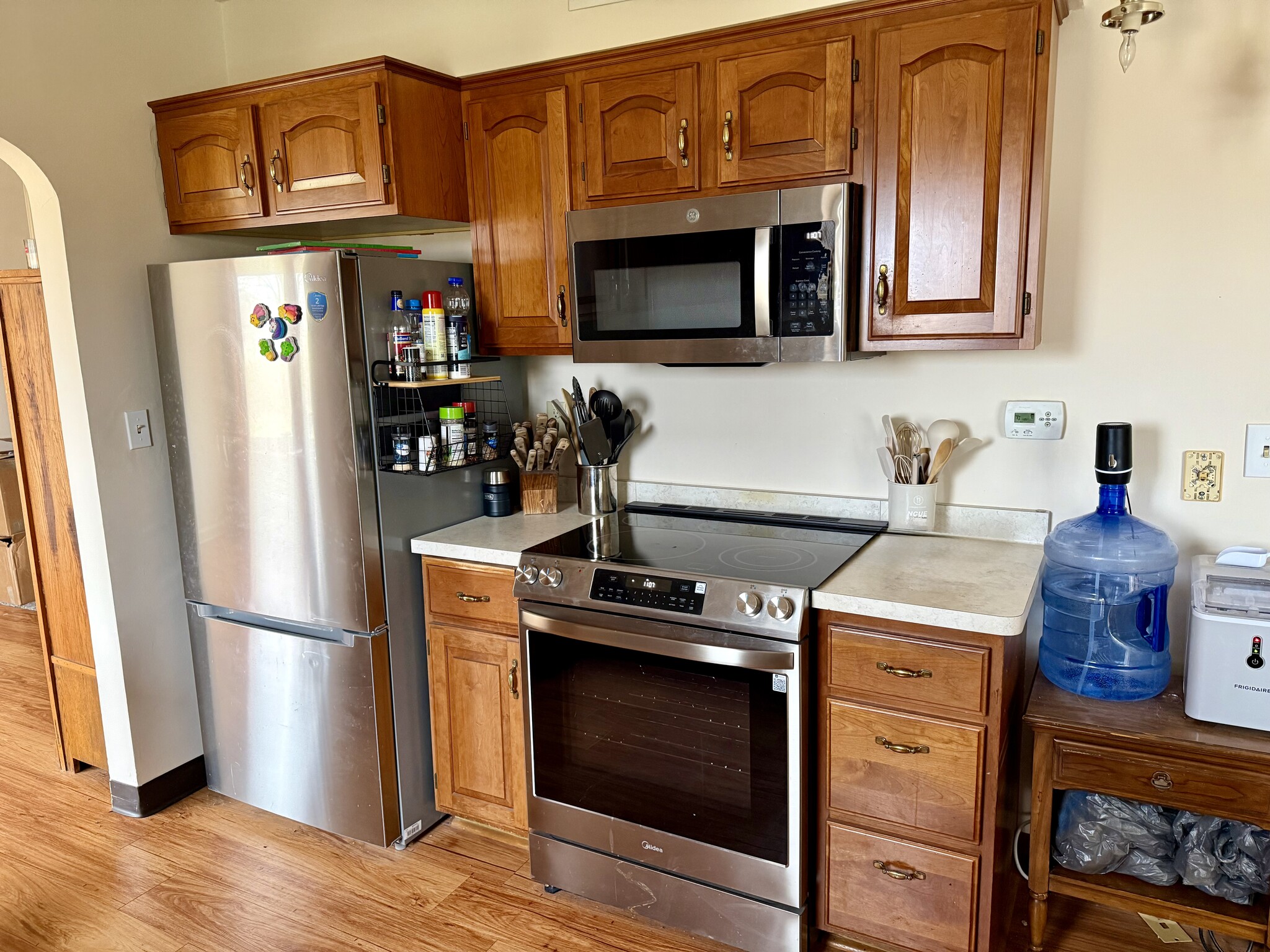 Updated kitchen with new appliances - 21834 Northcape St