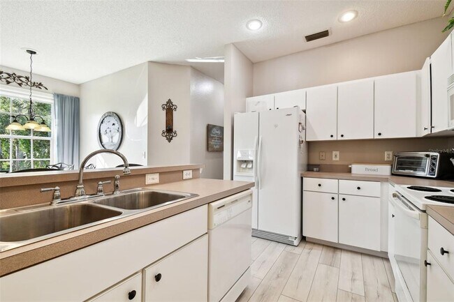 Building Photo - 1687 Starling Dr