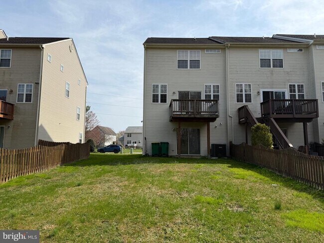 Building Photo - 25 Shawn Ln