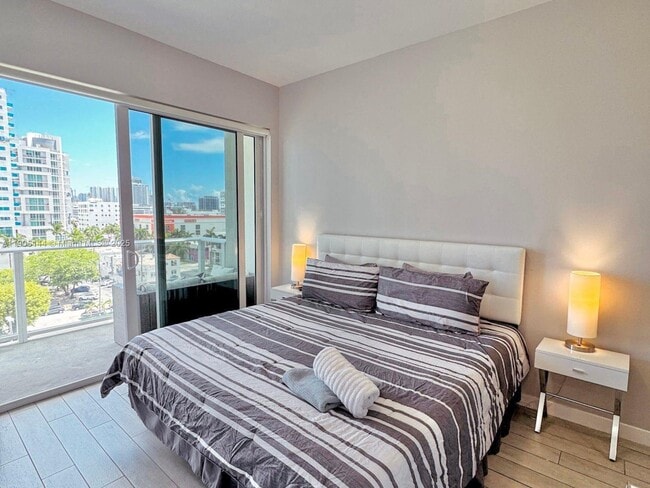 Building Photo - 321 NE 26th St