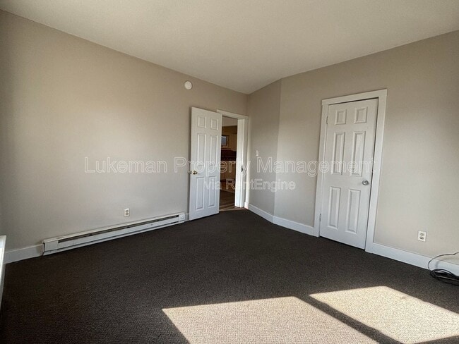 Building Photo - 518 S Rose St