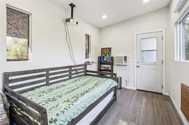 Building Photo - 432 Fernwood Pacific Dr