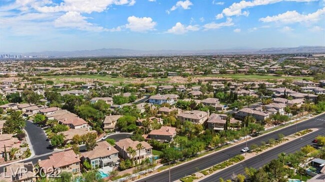 Building Photo - Recently remodeled 5 BEDROOMs/4 bathrooms,...