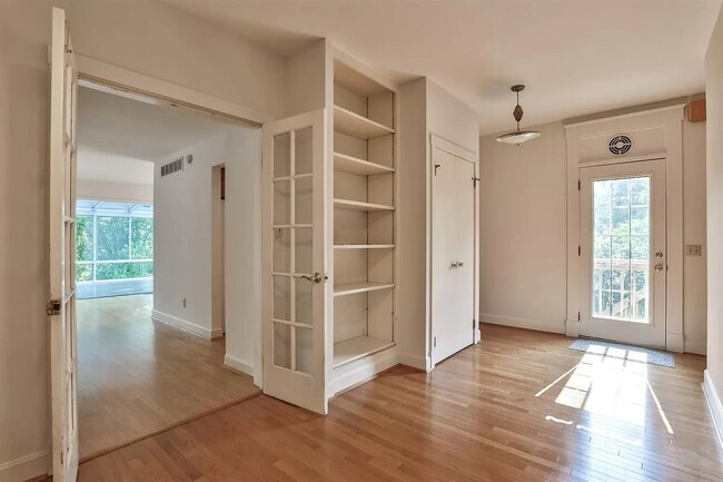 Building Photo - 476 Compton Rd