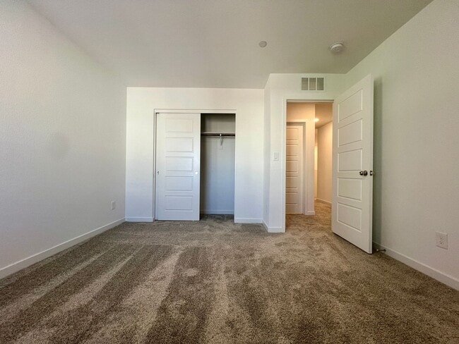 Building Photo - Beautiful Newer 4 Bedroom Home in Cadence with Large Loft