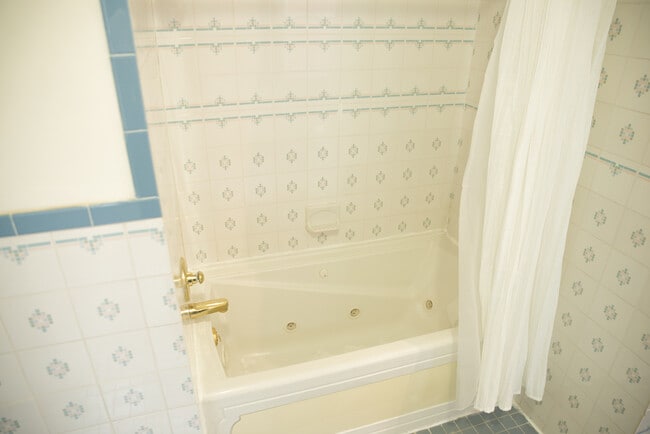 2nd Bathroom - 5031 Cedar Ave