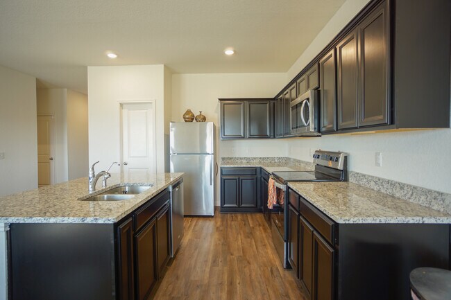 Building Photo - 12633 Henry Clay Dr