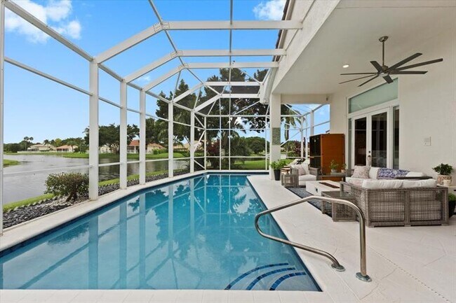 Building Photo - 10792 Queen Palm Ct