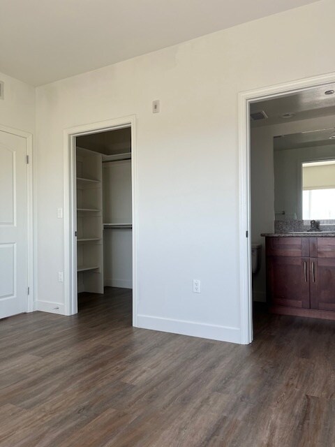 Building Photo - 6900 Laurel Canyon Blvd