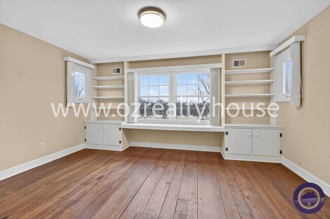 Building Photo - 25101 W River Rd