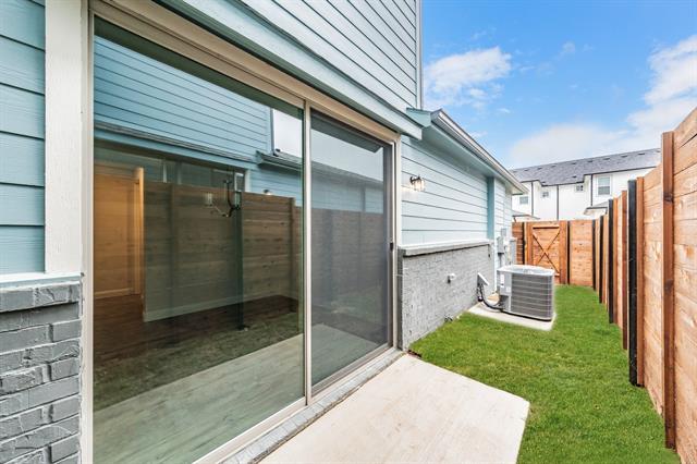 Building Photo - 9707 Thorncrown Ln